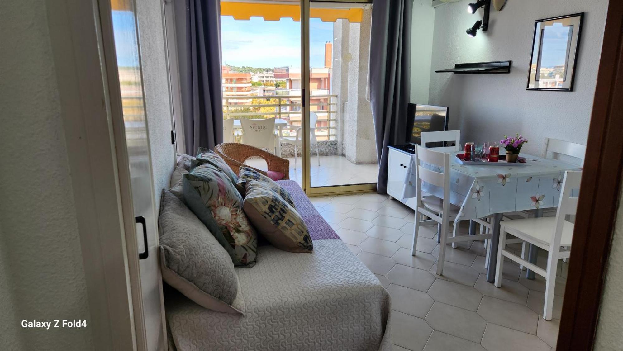 Apartments Novelty Салоу Екстериор снимка