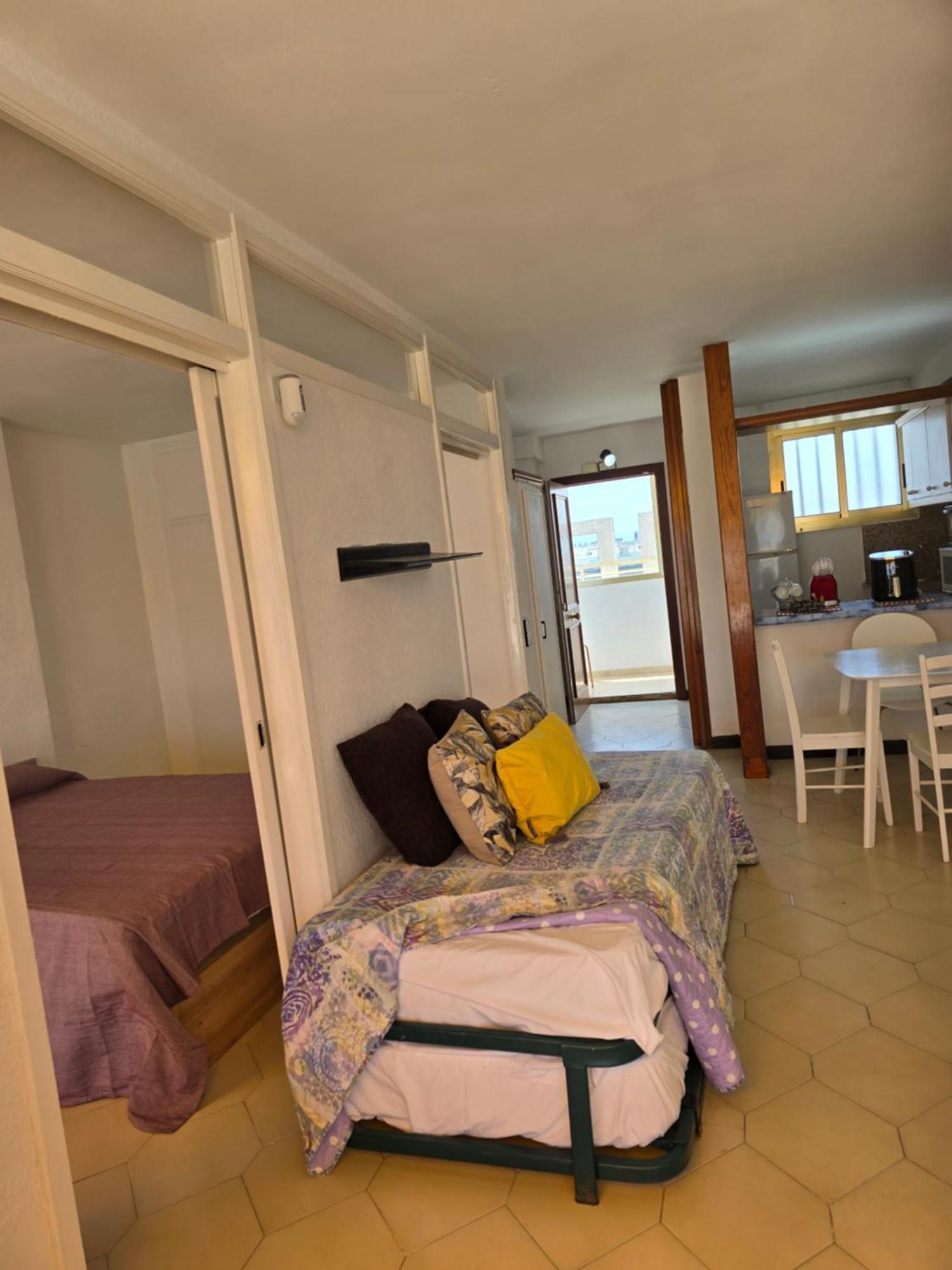 Apartments Novelty Салоу Екстериор снимка